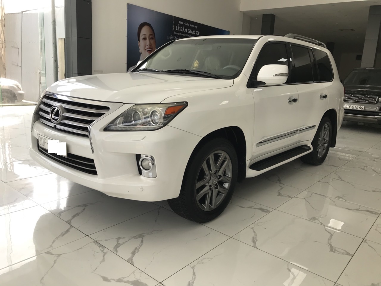 Lexus LX 570 2013 - Bán chiếc Lexus LX570 xuất Mỹ màu trắng Model 2014 xe đăng ký tên cá nhân biển Hà nội đẹp. 