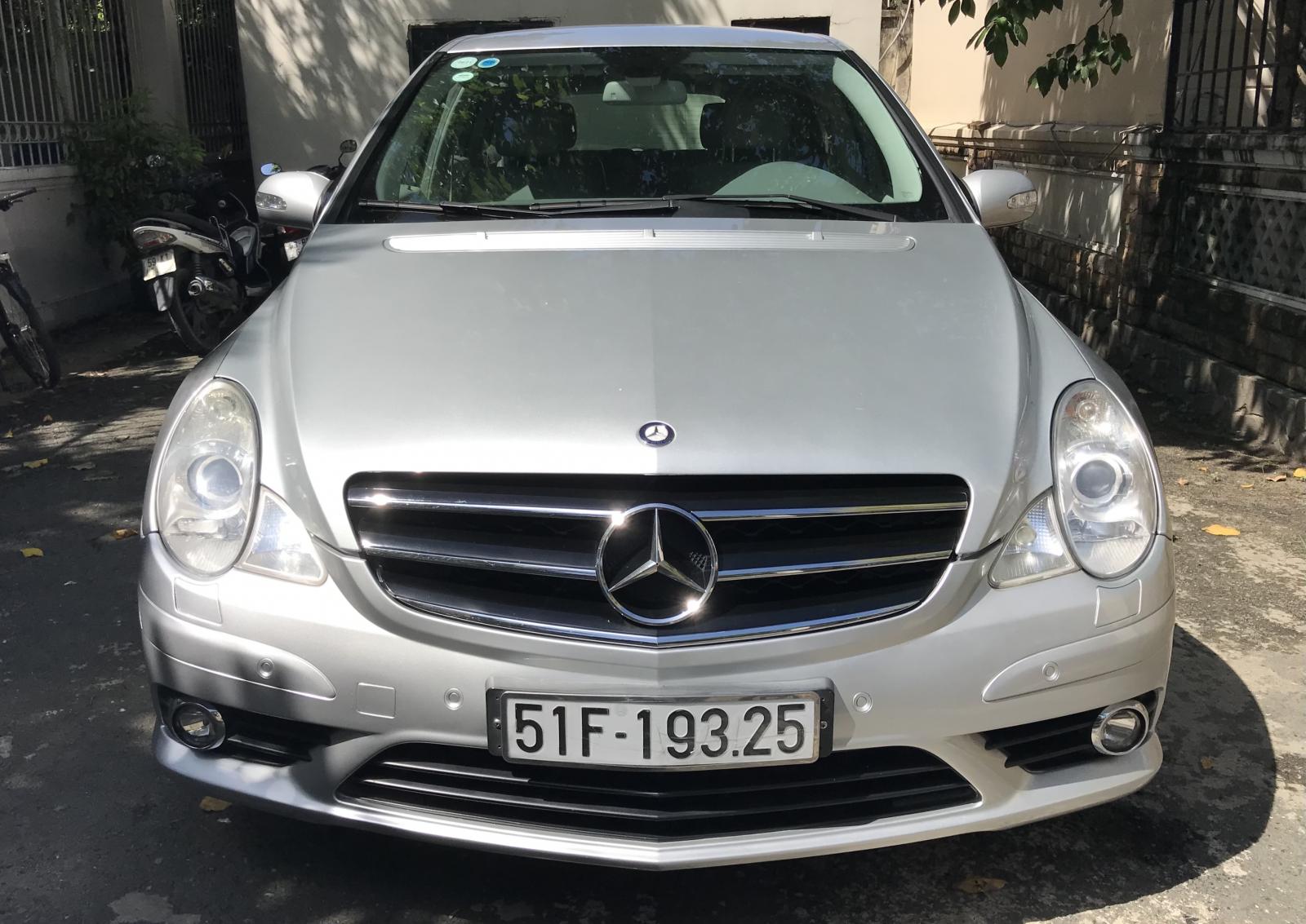 Mercedes-Benz R class R350 2008 - Selling 2008 Mercedes R350 car, silver color, price 400 million VND