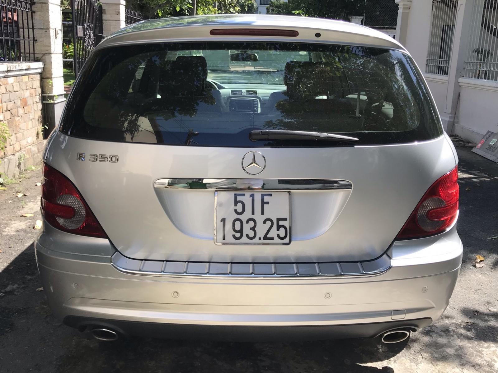 Mercedes-Benz R class R350 2008 - Selling 2008 Mercedes R350 car, silver color, price 400 million VND