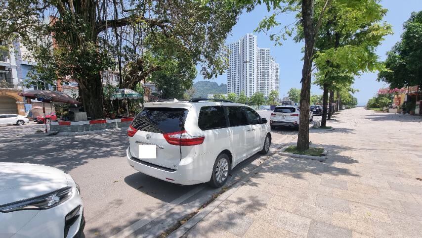 Toyota Sienna 2015 - Bán chiếc Toyota Sienna Limited màu trắng sản xuất năm 2015 xe rất đẹp