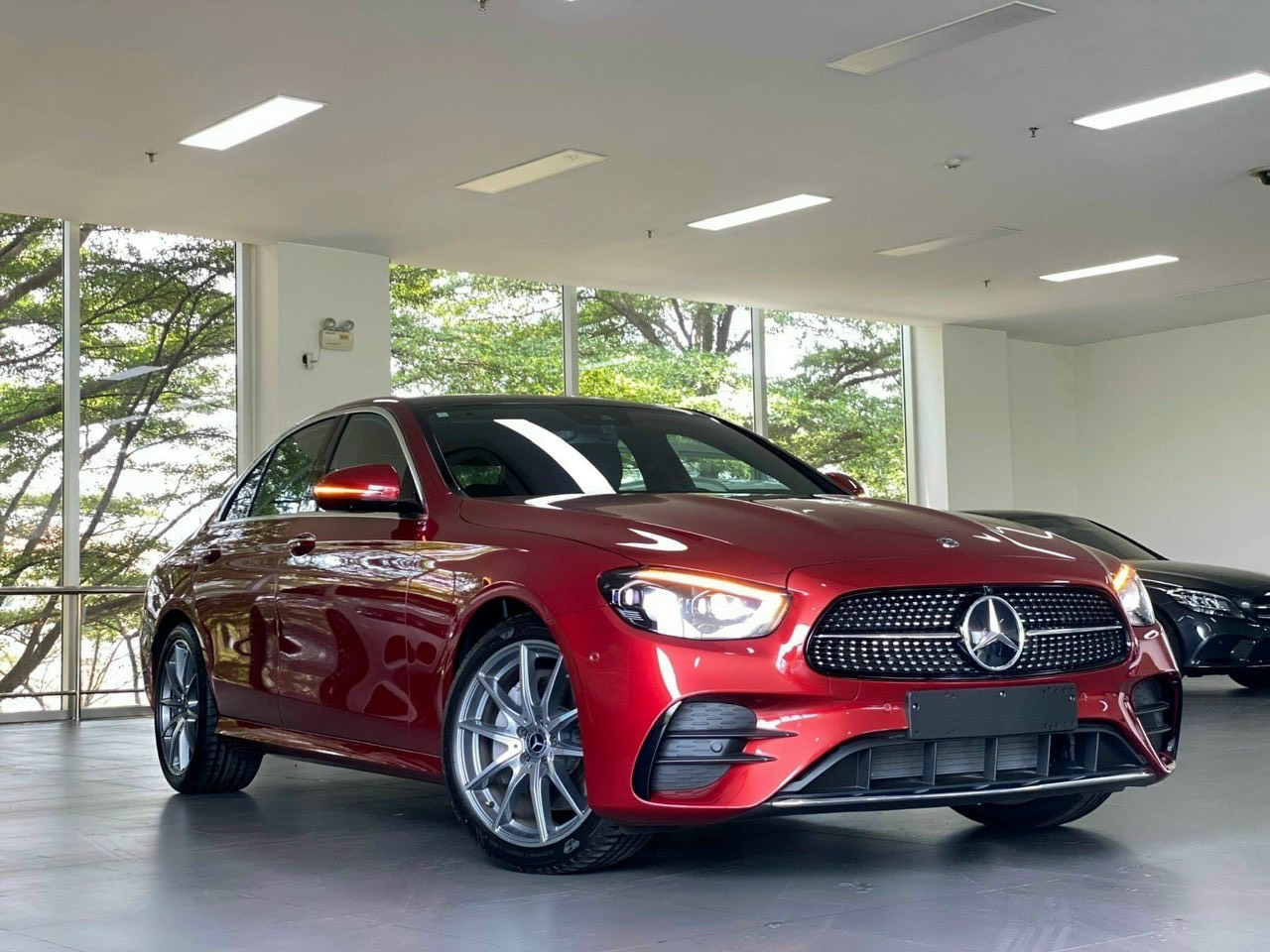 Mercedes-Benz E300 AMG 2022 - Mercedes E300 AMG 2022 | Màu Đỏ/Đen Giao Liền Quận Tân Bình | Trả góp tới 80% | Quang Mercedes Phú Mỹ Hưng