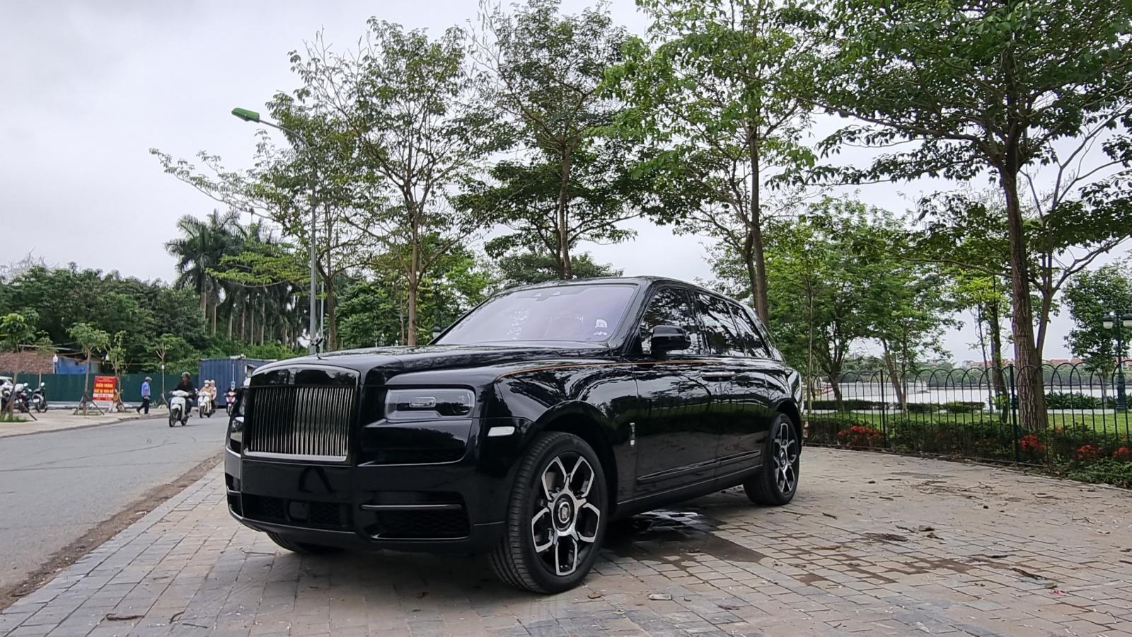Bán xe Rolls-Royce Cullinan Black Badge sản xuất năm 2022 màu Đen