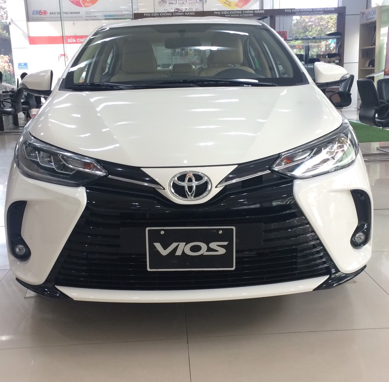 Toyota Vios 1.5GCVT giá cạnh tranh, giao xe ngay