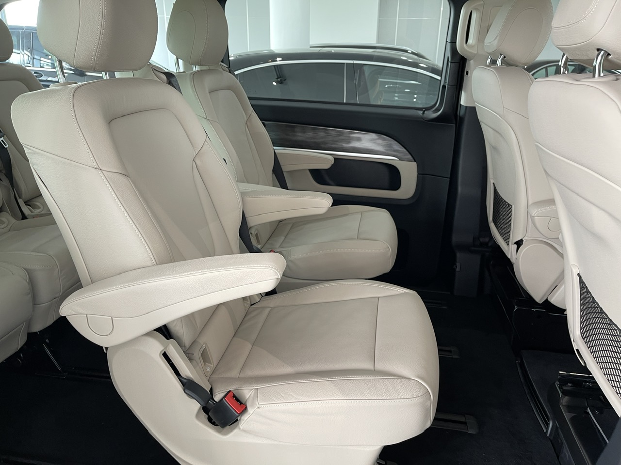 Mercedes-Benz V-Class V250 LUXURY 2022 - Mercedes-Benz V 250 Luxury Màu Bạc Cọc Sớm Giao Ngay - 0901 078 222 Quang Mercedes Phú Mỹ Hưng