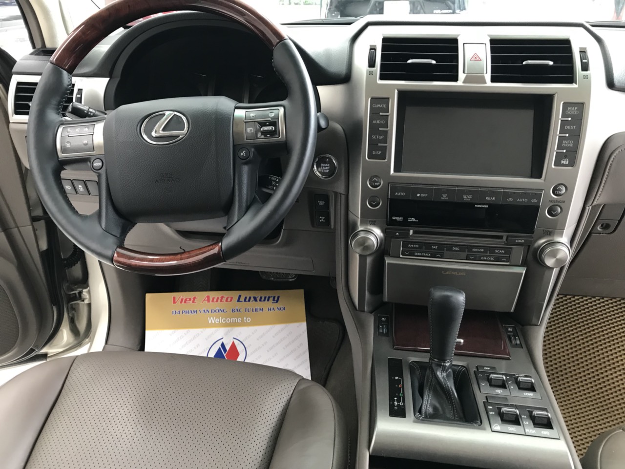 Lexus GX460 luxury 2010 - Một chủ từ đầu Lexus GX460 Luxury xuất Mỹ màu vàng cát. Xe sản xuất năm 2010 đăng ký tháng 6/2011 lăn bánh hơn 86.000 Mi