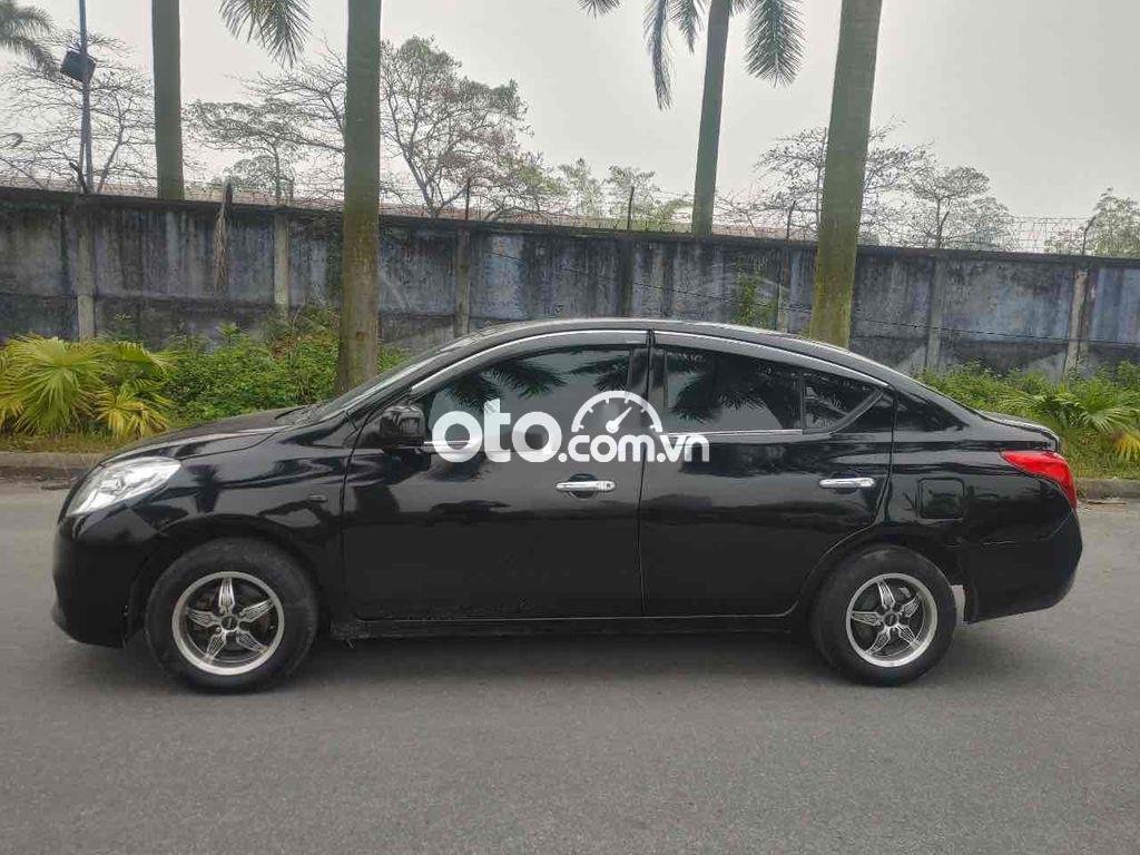 Nissan Sunny 2015 - Cần bán gấp Nissan Sunny 1.6MT năm sản xuất 2015, màu đen, 218tr