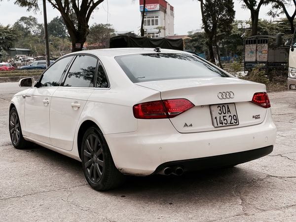 Audi A4 2010 - Cần bán gấp Audi A4 2.0 TFSI năm sản xuất 2010, màu trắng, nhập khẩu nguyên chiếc