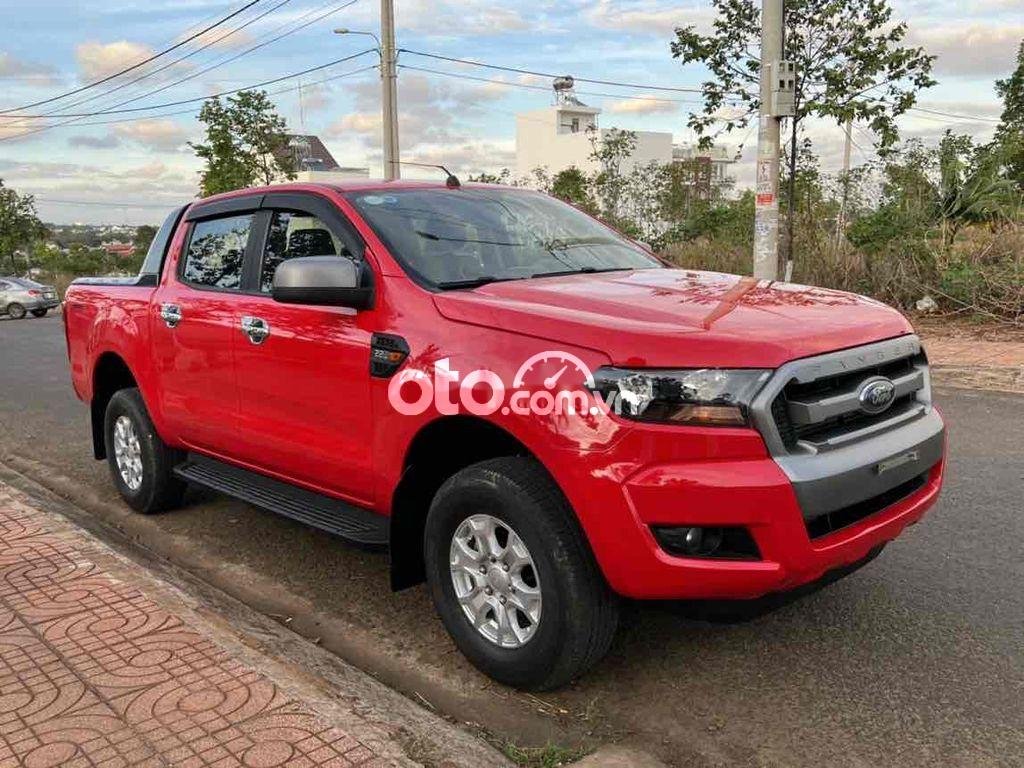 Ford Ranger 2017 - Bán Ford Ranger XLS AT 2017, màu đỏ, nhập khẩu nguyên chiếc số tự động, 575tr