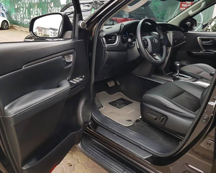 Toyota Fortuner 2021 - Bán Toyota Fortuner 2.4G 4x2ATnăm 2021, màu nâu số tự động