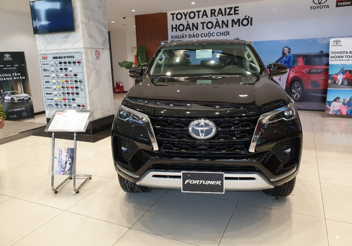 Toyota Fortuner 2021 - Cần bán xe Toyota Fortuner 2.7V năm 2021, màu đen, xe nhập