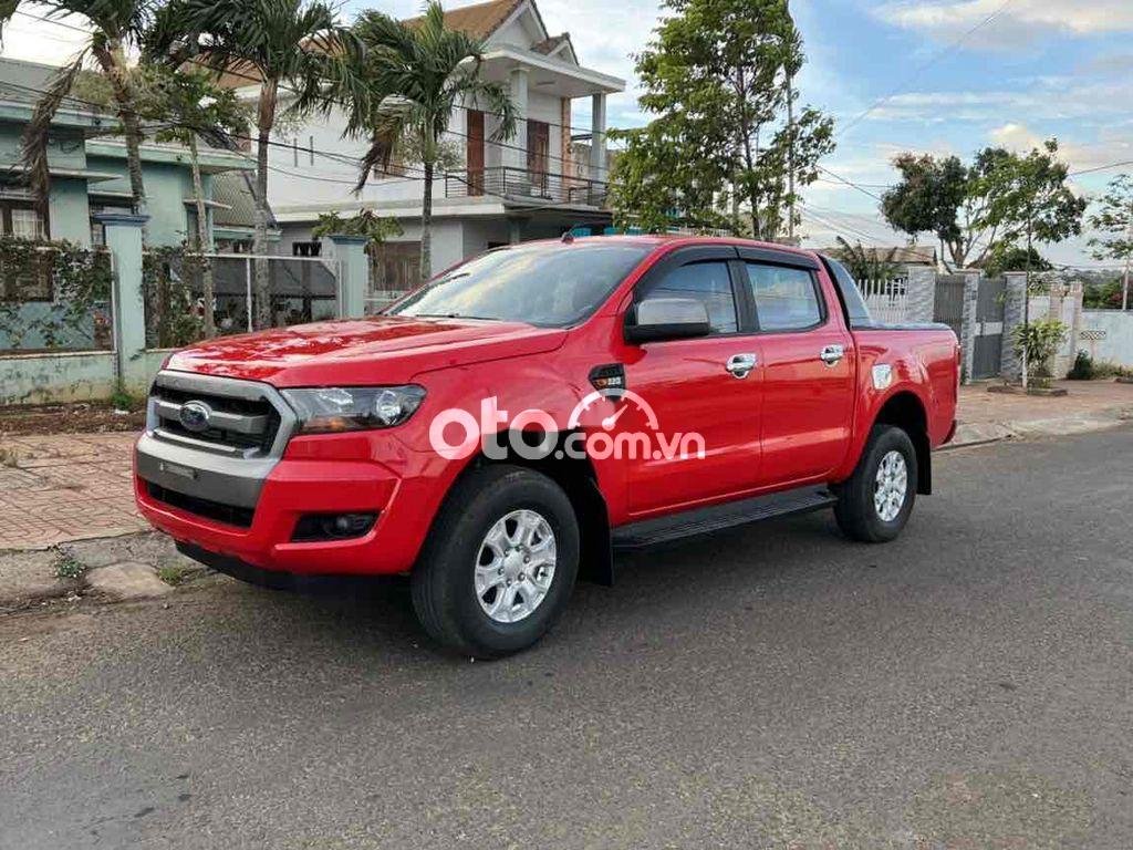 Ford Ranger 2017 - Bán Ford Ranger XLS AT 2017, màu đỏ, nhập khẩu nguyên chiếc số tự động, 575tr