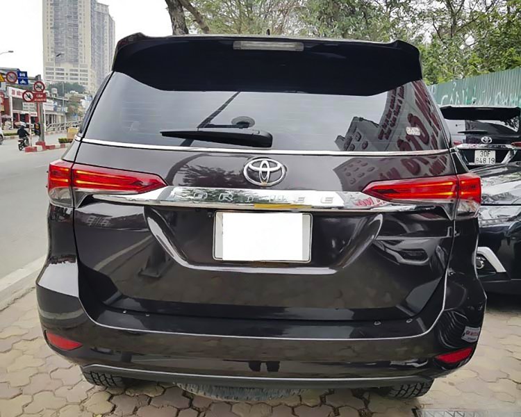 Toyota Fortuner 2021 - Bán Toyota Fortuner 2.4G 4x2ATnăm 2021, màu nâu số tự động