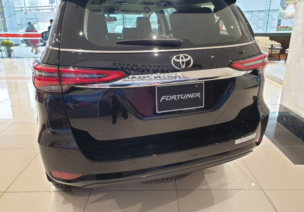 Toyota Fortuner 2021 - Cần bán xe Toyota Fortuner 2.7V năm 2021, màu đen, xe nhập