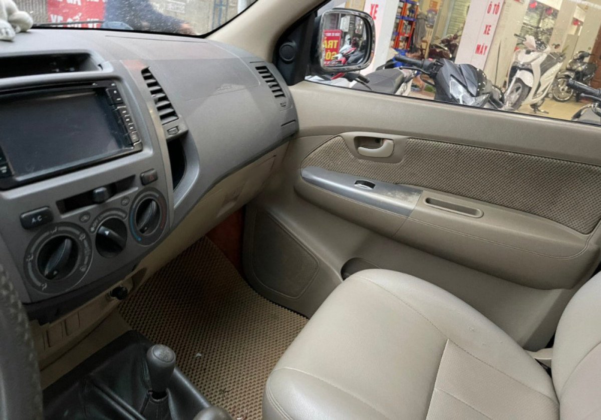 Toyota Hilux 2011 - Bán Toyota Hilux sản xuất 2011, nhập khẩu