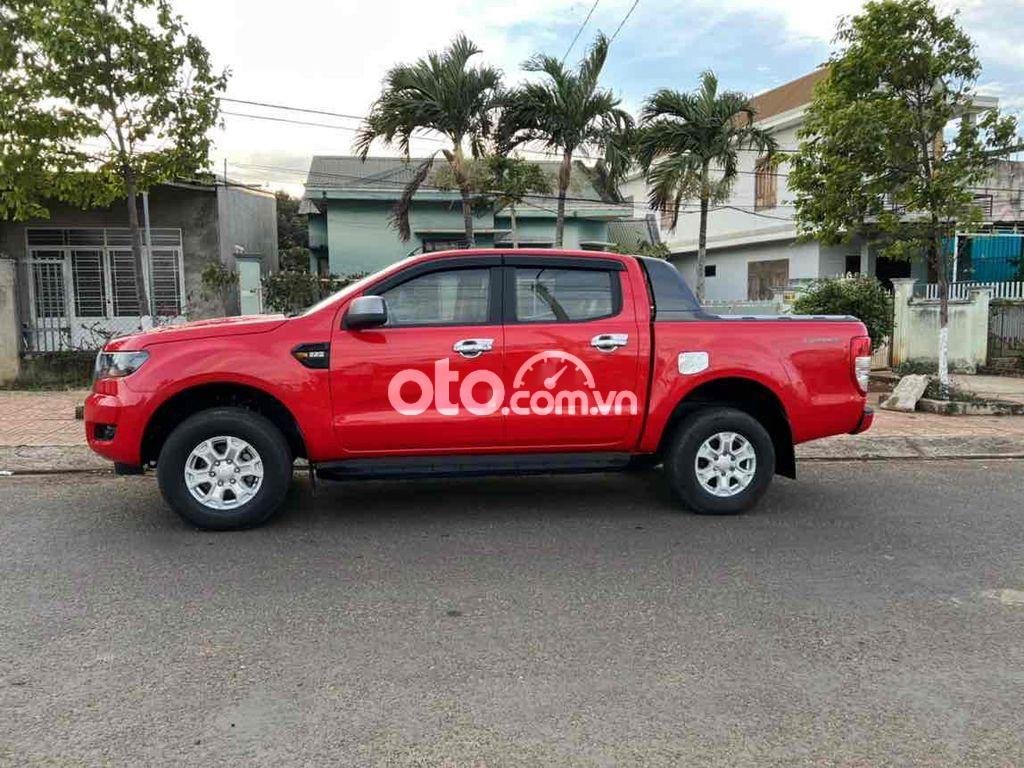 Ford Ranger 2017 - Bán Ford Ranger XLS AT 2017, màu đỏ, nhập khẩu nguyên chiếc số tự động, 575tr