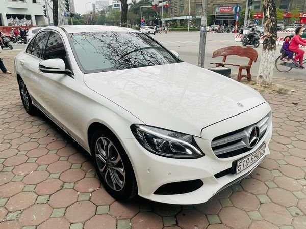 Mercedes-Benz C200 2017 - Cần bán xe Mercedes C200 2.0AT sản xuất năm 2017, màu trắng