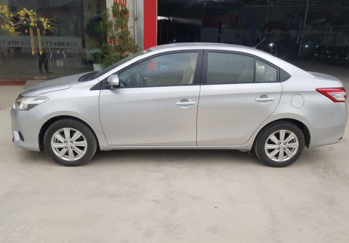 Toyota Vios 2014 - Bán Toyota Vios E sản xuất 2014, màu bạc