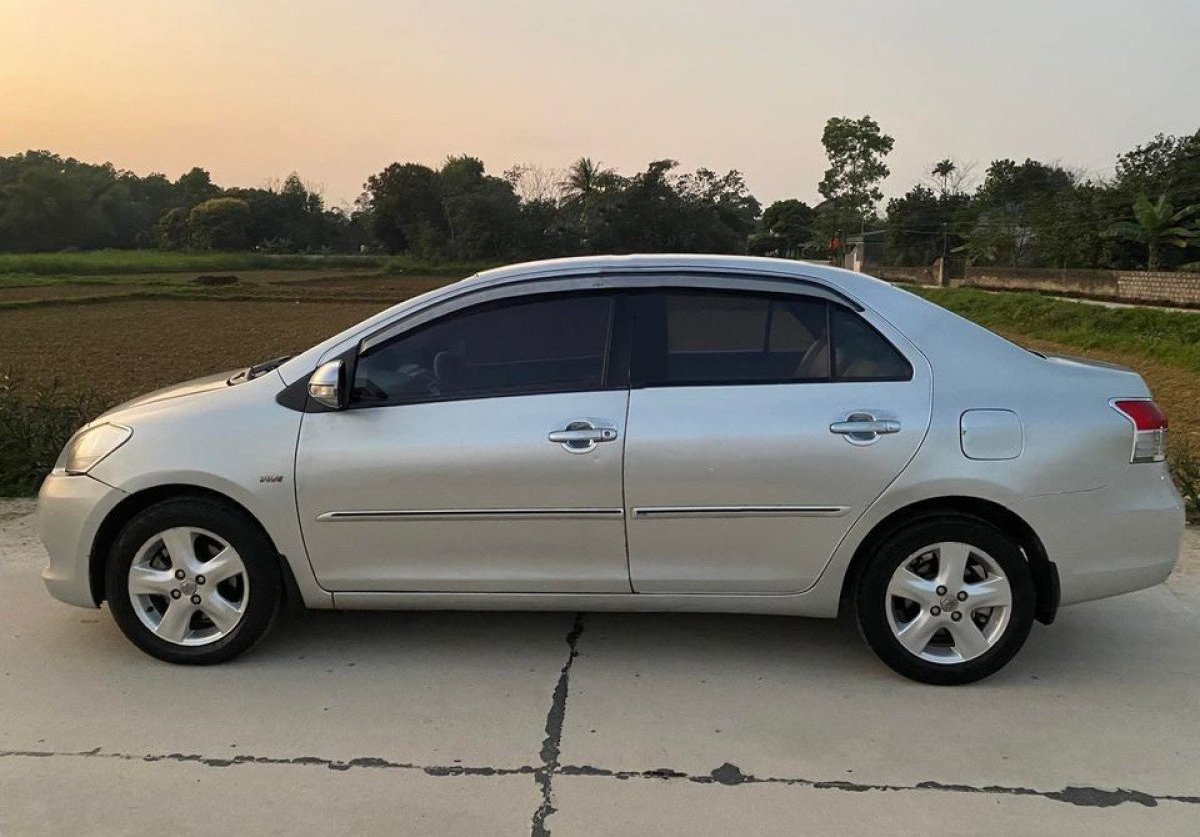 Toyota Vios 2009 - Cần bán xe Toyota Vios 1.5E MT sản xuất 2009, màu bạc, giá tốt