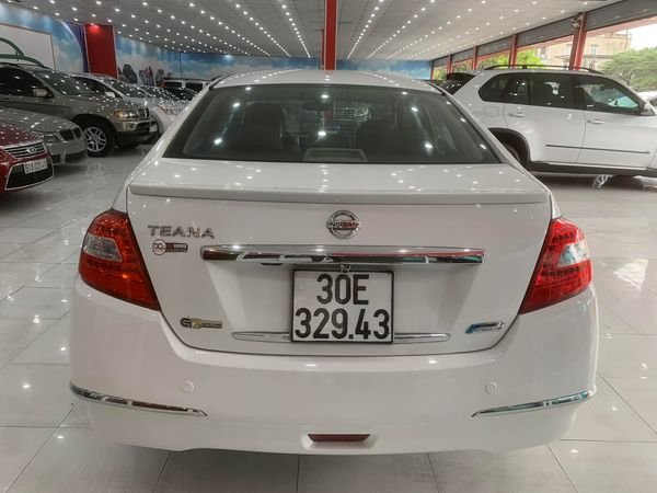 Nissan Teana 2009 - Bán ô tô Nissan Teana 2.0 năm sản xuất 2009, màu trắng, nhập khẩu số tự động