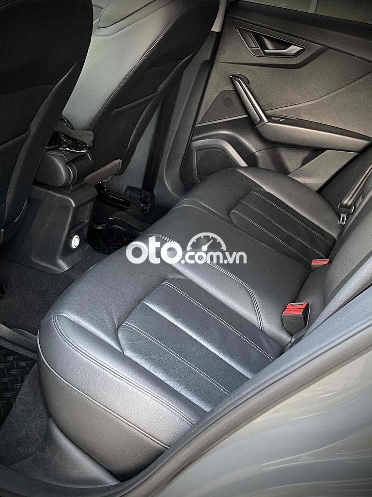 Audi Q2 2018 - Bán Audi Q2 năm 2018, màu vàng, nhập khẩu