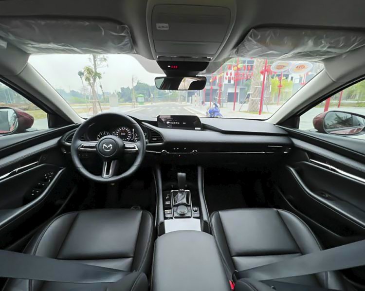 Mazda 3 2021 - Bán Mazda 3 1.5L Luxury sản xuất năm 2021, màu đỏ, giá 680tr