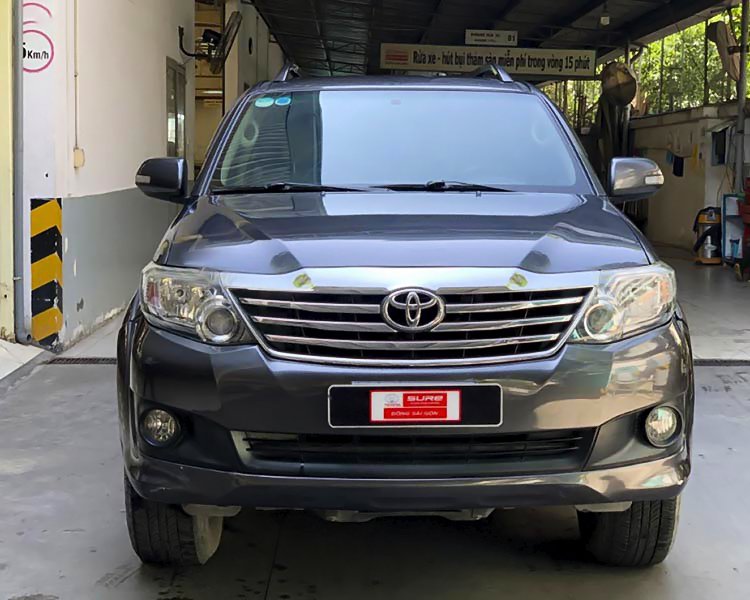 Toyota Fortuner 2012 - Cần bán gấp Toyota Fortuner 2.7V 4x2AT năm sản xuất 2012, màu xám