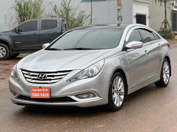 Hyundai Sonata 2011 - Bán xe Hyundai Sonata năm 2011, màu bạc, 405tr