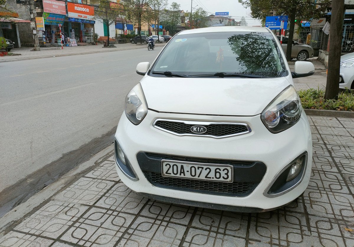 Kia Picanto 2013 - Cần bán lại xe Kia Picanto S 1.25MT năm sản xuất 2013, màu trắng còn mới