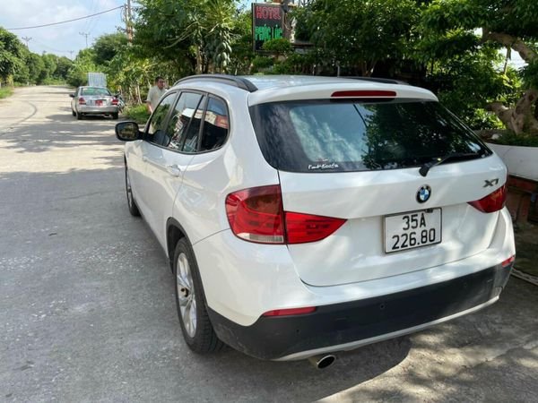 BMW X1 2010 - Cần bán gấp BMW X1 năm sản xuất 2010, màu trắng, xe nhập Đức