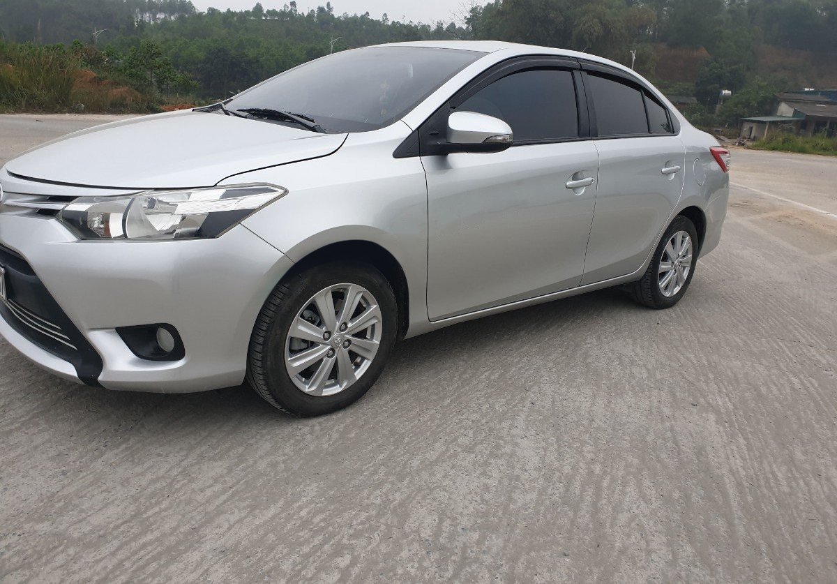 Toyota Vios 2016 - Bán Toyota Vios 1.5E năm sản xuất 2016, màu bạc, giá tốt