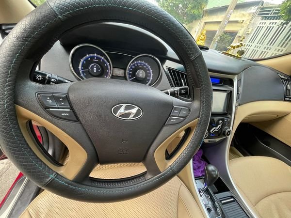 Hyundai Sonata 2010 - Bán Hyundai Sonata sản xuất 2010, màu đỏ