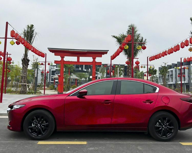 Mazda 3 2021 - Bán Mazda 3 1.5L Luxury sản xuất năm 2021, màu đỏ, giá 680tr