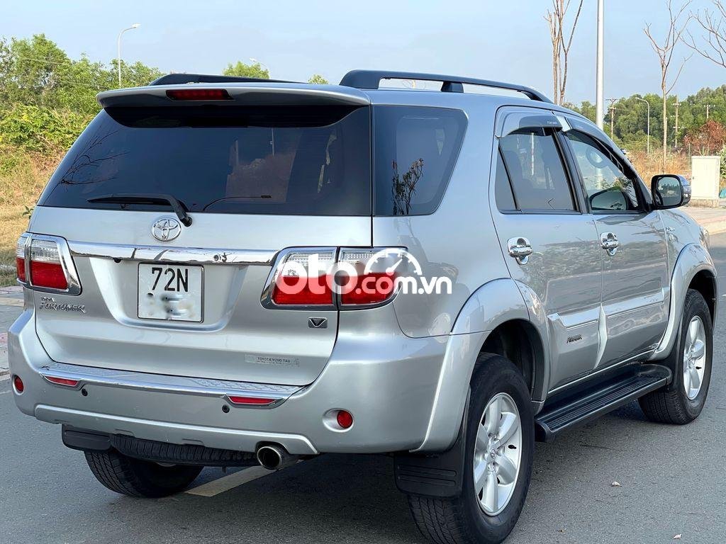 Toyota Fortuner 2009 - Cần bán Toyota Fortuner 2.7V sản xuất năm 2009, màu bạc 