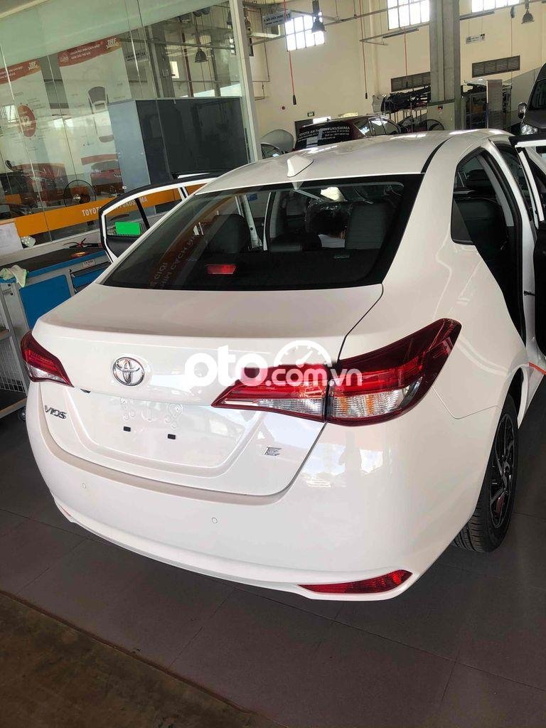 Toyota Vios 2021 - Cần bán xe Toyota Vios 1.5E MT sản xuất 2021, màu trắng, nhập khẩu nguyên chiếc ít sử dụng