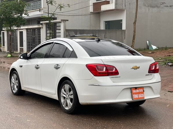 Chevrolet Cruze 2017 - Cần bán xe Chevrolet Cruze LTZ năm sản xuất 2017, màu trắng