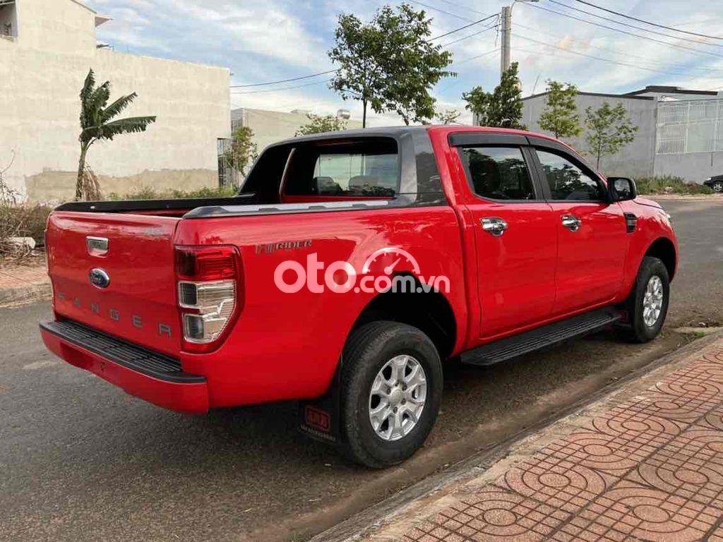 Ford Ranger 2017 - Bán Ford Ranger XLS AT 2017, màu đỏ, nhập khẩu nguyên chiếc số tự động, 575tr