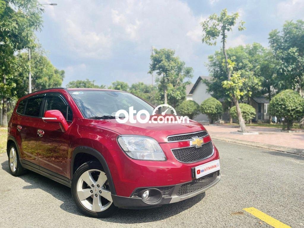 Chevrolet Orlando 2017 - Cần bán lại xe Chevrolet Orlando LT năm sản xuất 2017, màu đỏ 