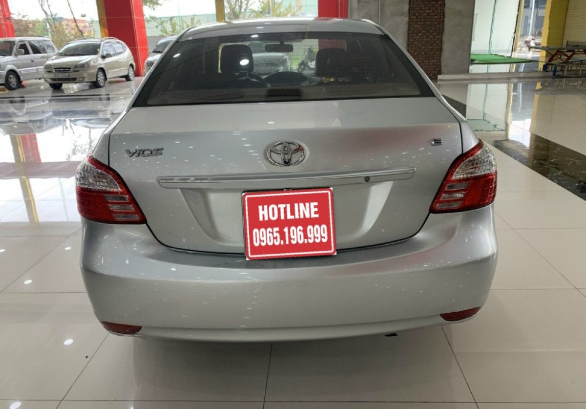 Toyota Vios 2011 - Bán Toyota Vios 1.5E MT sản xuất năm 2011, màu bạc số sàn