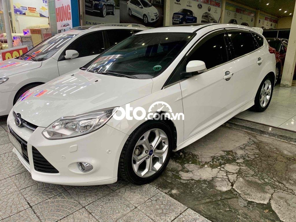 Ford Focus 2015 - Cần bán gấp Ford Focus 2.0L năm sản xuất 2015, màu trắng, nhập khẩu