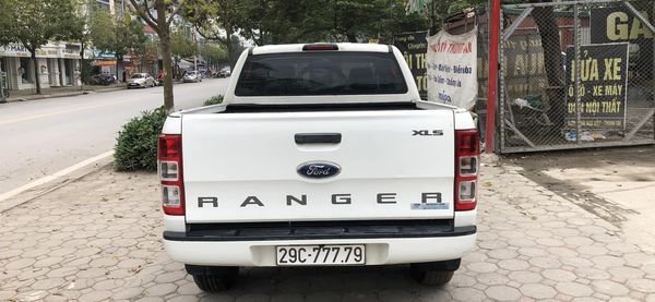 Ford Ranger 2017 - Cần bán lại xe Ford Ranger XLS MT sản xuất 2017, màu trắng, nhập khẩu, 550tr