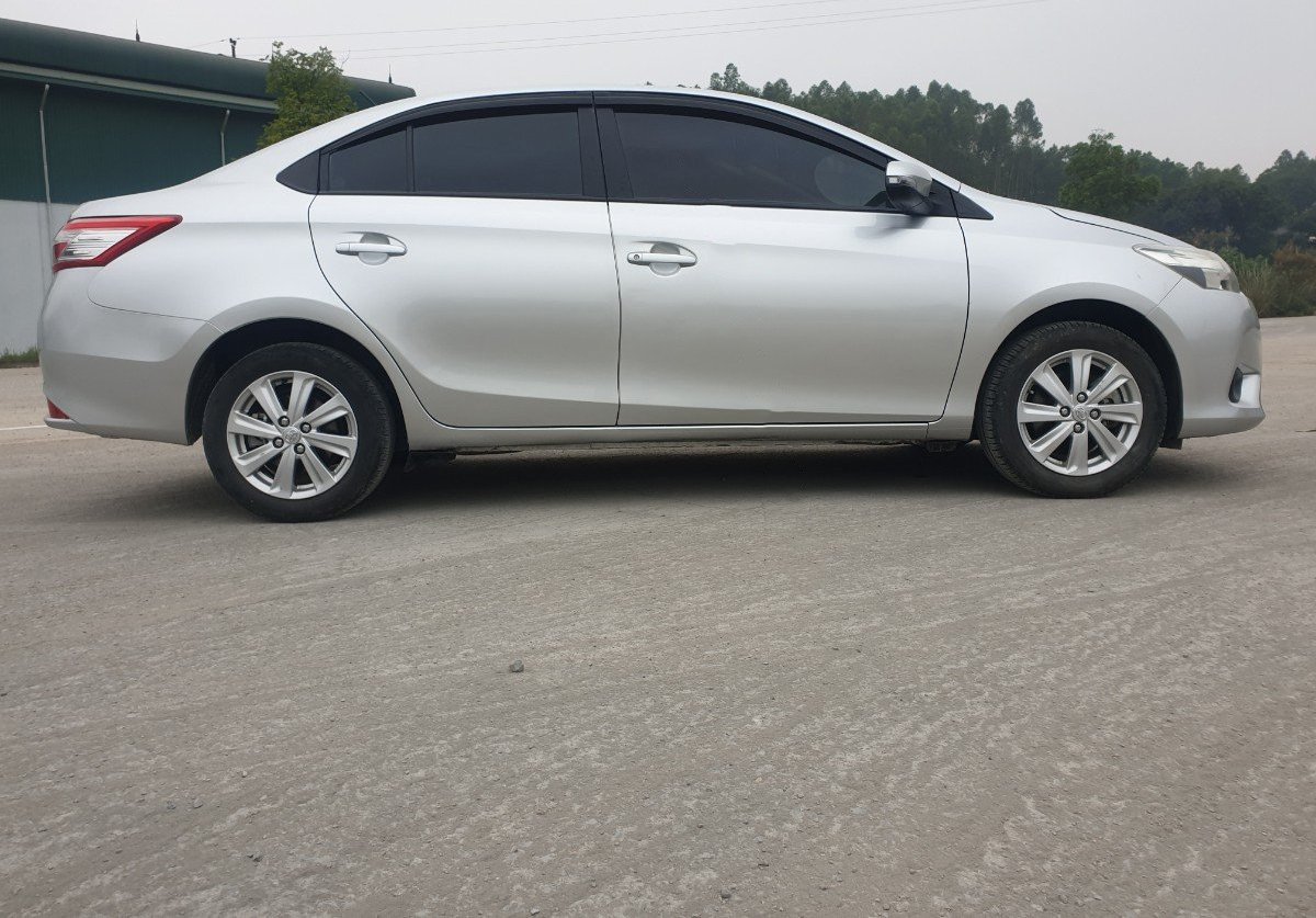 Toyota Vios 2016 - Bán Toyota Vios 1.5E năm sản xuất 2016, màu bạc, giá tốt