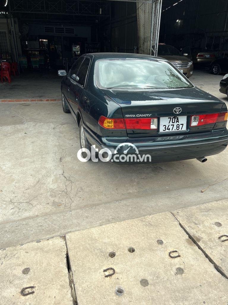 Toyota Camry 2001 - Bán xe Toyota Camry sản xuất 2001, màu xanh lục