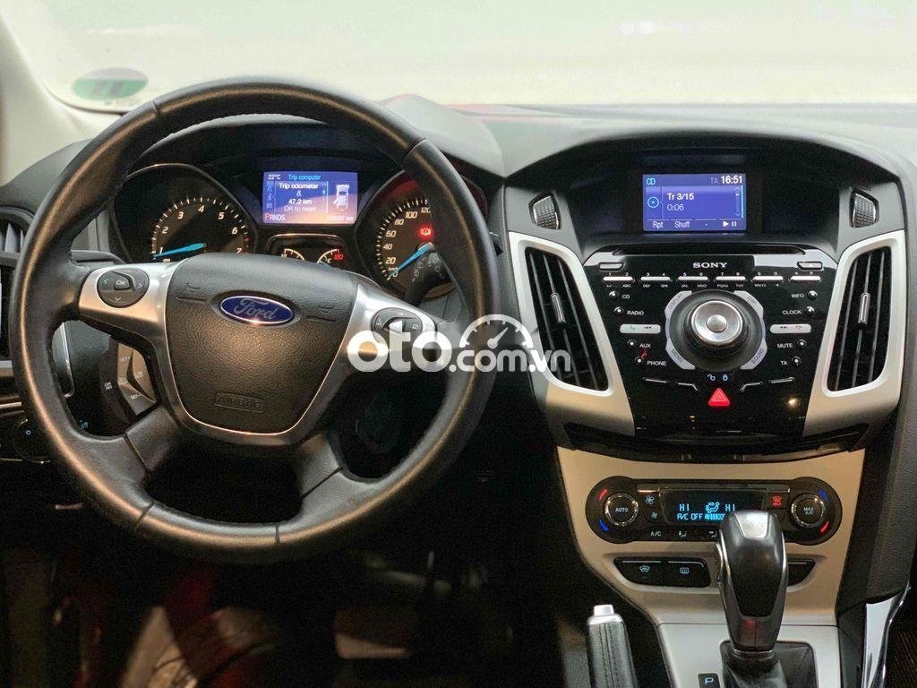 Ford Focus 2015 - Cần bán gấp Ford Focus 2.0L năm sản xuất 2015, màu trắng, nhập khẩu
