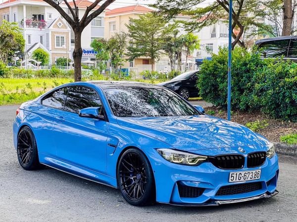 BMW M4 2017 - Cần bán BMW M4 3.0 I6 sản xuất 2017, màu xanh lam, nhập khẩu