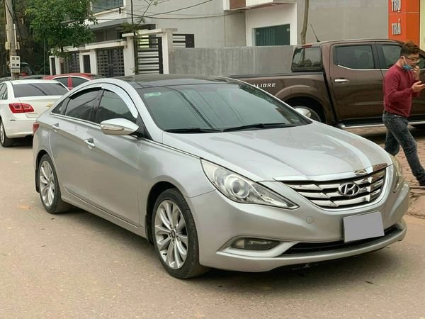 Hyundai Sonata 2011 - Bán Hyundai Sonata sản xuất năm 2011, màu bạc