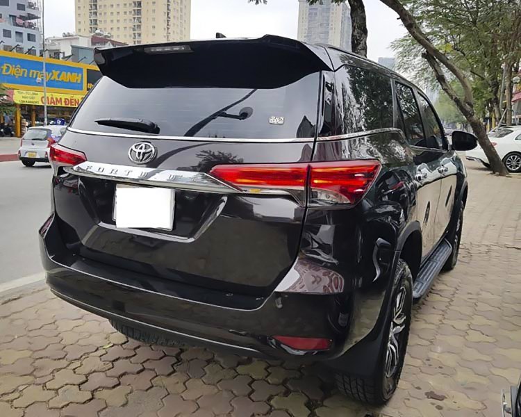 Toyota Fortuner 2021 - Bán Toyota Fortuner 2.4G 4x2ATnăm 2021, màu nâu số tự động