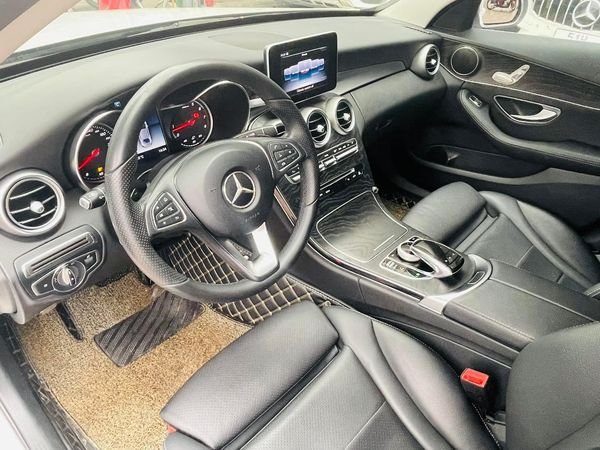 Mercedes-Benz C200 2017 - Cần bán xe Mercedes C200 2.0AT sản xuất năm 2017, màu trắng