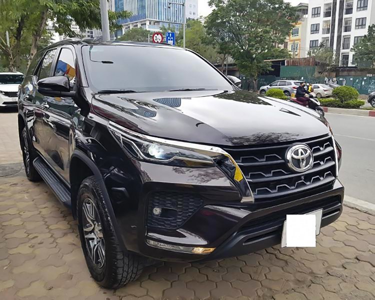 Toyota Fortuner 2021 - Bán Toyota Fortuner 2.4G 4x2ATnăm 2021, màu nâu số tự động