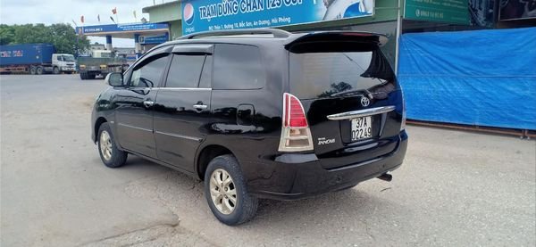 Toyota Innova 2006 - Cần bán gấp Toyota Innova sản xuất năm 2006, màu đen, 225 triệu