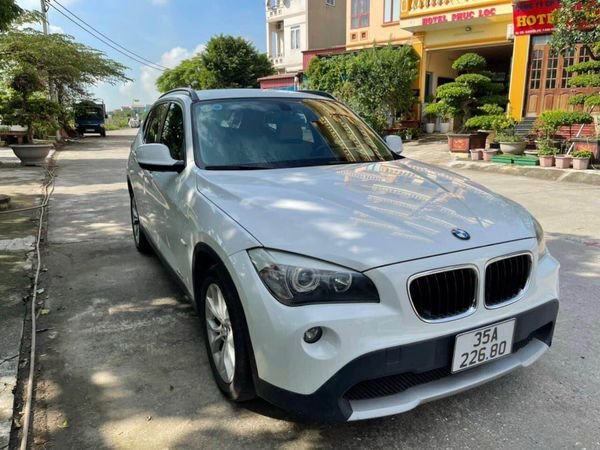 BMW X1 2010 - Cần bán xe BMW X1 năm 2010, màu trắng còn mới, giá tốt